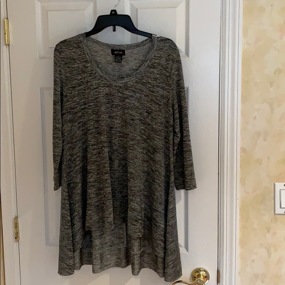 Size M light weight tunic top. Heather Grey/ black